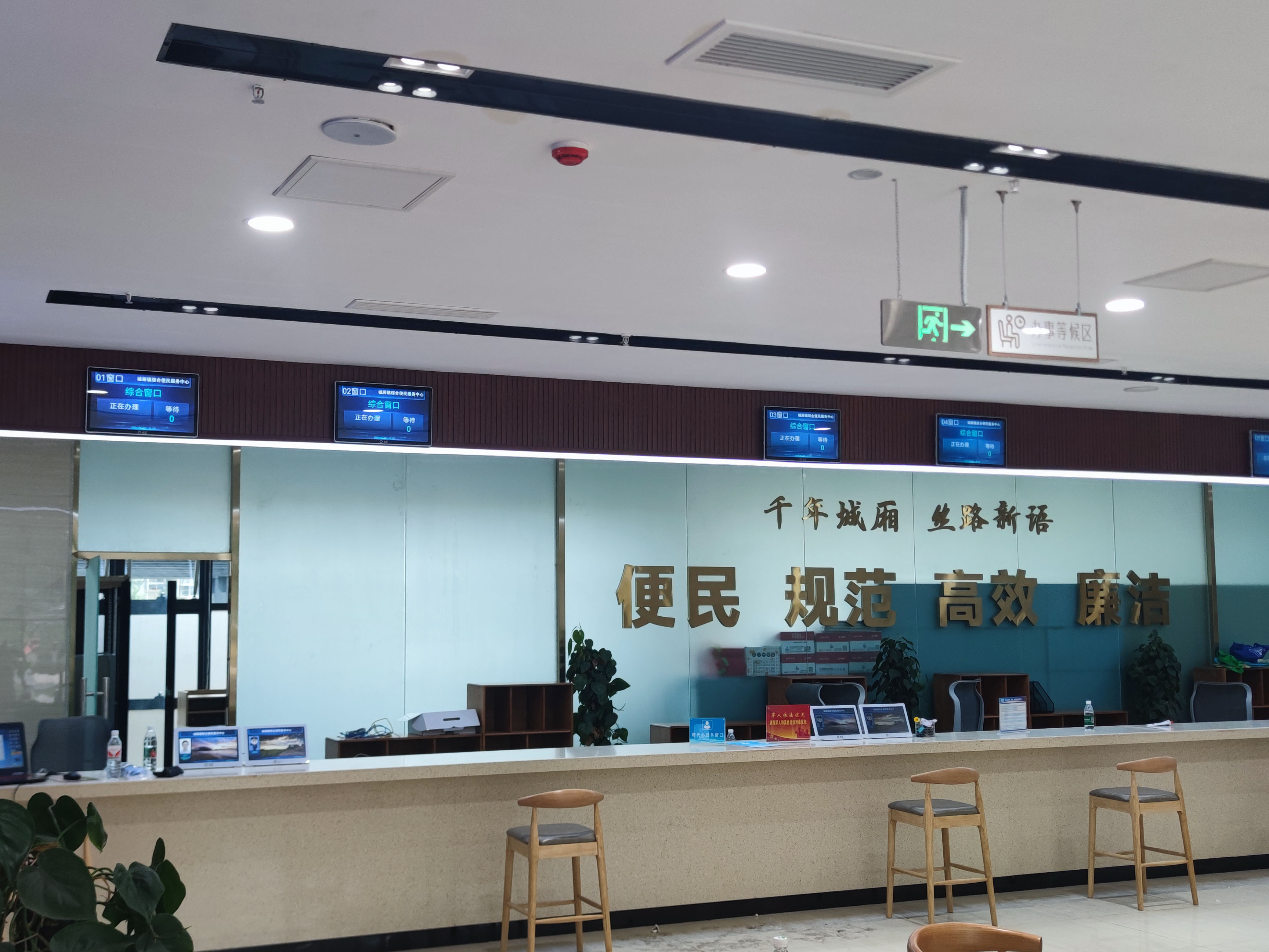 智能設(shè)備革新，排隊(duì)機(jī)廠家助力未來商業(yè)發(fā)展。效果圖
